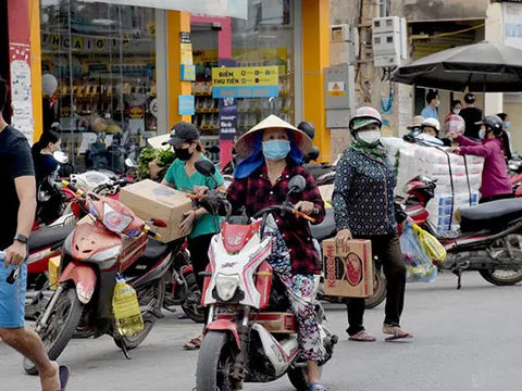 Nghệ An: Người dân Yên Thành đổ xô mua hàng trước giờ thực hiện Chỉ thị 16