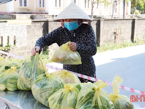 Hà Tĩnh: “Gian hàng không đồng” sẻ chia khó khăn với người dân Nghi Xuân