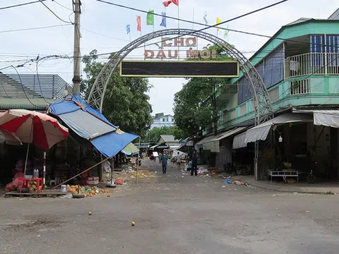 Nhiều tiểu thương chợ đầu mối Vinh không chấp hành quy định bị nhiễm Covid-19