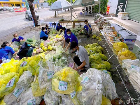 Hỗ trợ hàng tấn thực phẩm cho các “gian hàng 0 đồng” trên địa bàn TP. Vinh