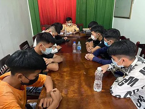 Nghệ An: Xử phạt 11 người tụ tập đua xe khi hết giãn cách