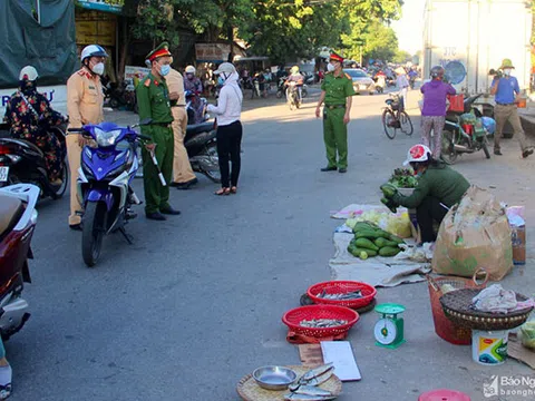 TP. Vinh: Xuất hiện tình trạng bán hàng tự phát tại các chợ chưa được mở cửa