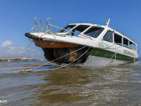 Gia đình 3 người tử nạn sau vụ chìm ca nô: Đau đớn đưa bé 3 tuổi đi hỏa táng cùng bố mẹ