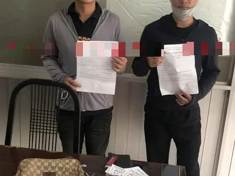 Bắt 2 đối tượng rải tờ rơi, cho vay “tín dụng đen”