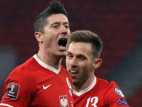 Đồng đội của Lewandowski bị cắt suất dự World Cup vì... gia nhập CLB Nga