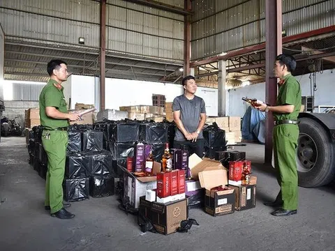 Ninh Bình: Tạm giữ 1.200 chai rượu ngoại không rõ nguồn gốc