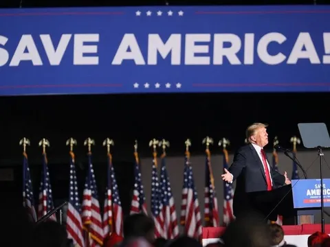 Ông Trump cáo buộc Tổng thống Biden gây tổn hại an ninh năng lượng Mỹ