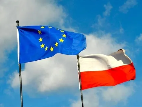 Tranh cãi tư pháp, Ba Lan thách thức với “ngôi nhà chung”