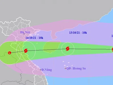 Bão số 8 giật cấp 13, di chuyển nhanh theo hướng Tây và có khả năng mạnh thêm