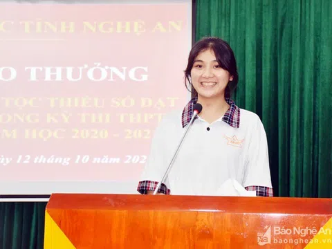 Ban Dân tộc Nghệ An trao thưởng cho học sinh các huyện Con Cuông, Tương Dương