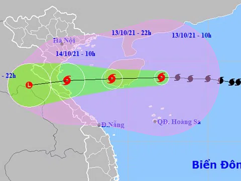 Bão số 8 cách Hà Tĩnh 640km, tăng tốc hướng về đất liền