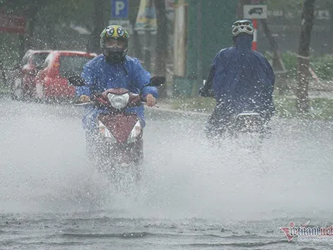 Dự báo thời tiết 14/10, Bắc Bộ và Trung Bộ mưa như trút nước