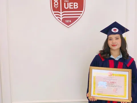 Cô gái Hải Phòng là thủ khoa Trường Đại học Kinh tế, có điểm TOEIC 805