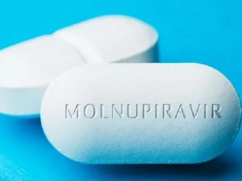 Thuốc Molnupiravir có thay thế được vắc xin Covid-19 và Việt Nam có chậm chân?
