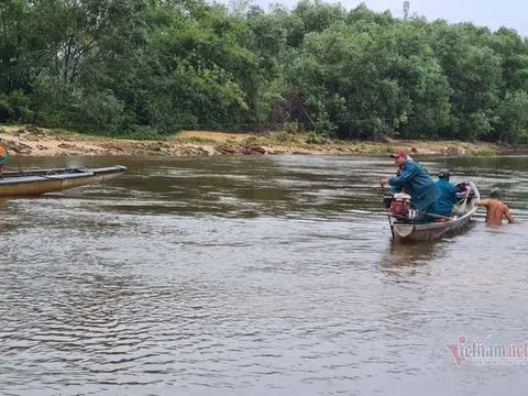 Bố cùng con trai 2 tuổi ở Quảng Trị rơi xuống sông tử vong