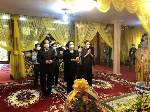 Lãnh đạo Bộ Nội vụ, Ban Tôn giáo Chính phủ viếng Đại lão Hòa thượng Thích Phổ Tuệ