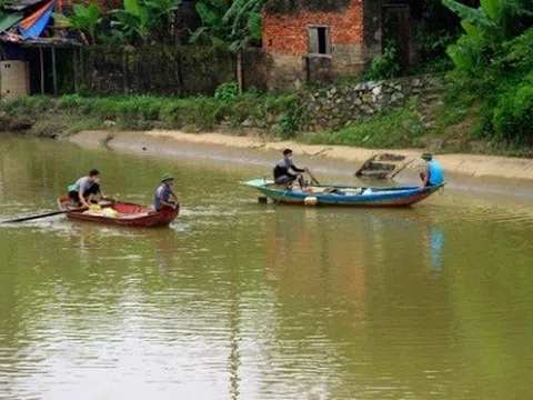 Bé trai mất tích khi đi tìm bóng: Đã tìm được thi thể trên sông Lam