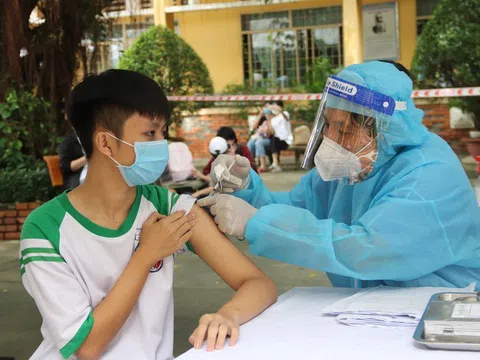 4 học sinh phải hoãn tiêm vaccine COVID-19 vì những lý do này