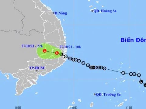 Áp thấp suy yếu khi đi vào đất liền, mưa lớn miền Trung còn diễn biến phức tạp