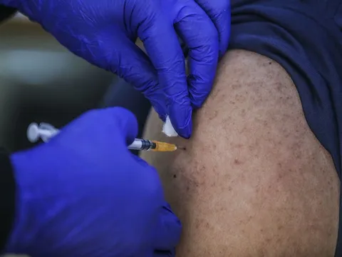 Úc: Không tiêm vaccine tăng 16 lần nguy cơ tử vong vì COVID-19