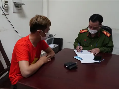 Bắt nhóm làm giả giấy xét nghiệm COVID-19 bán cho khán giả vào sân Mỹ Đình