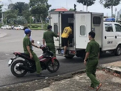 Mâu thuẫn khi cách ly y tế, thiếu niên đâm chết bạn cùng phòng