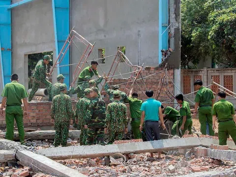 Khai trừ Đảng, cách chức phó ban quản lý các khu công nghiệp Vĩnh Long