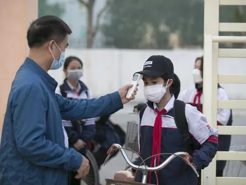 Học sinh khối 9, 10, 11 thành Vinh vui mừng học trực tiếp, thực hiện "bong bóng trường học"