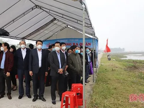 TP Hà Tĩnh ra quân phá bờ vùng, bờ thửa, hình thành cánh đồng mẫu lớn