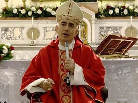 Giám mục Italy "gây bão" khi nói với trẻ em rằng ông già Noel không hề tồn tại