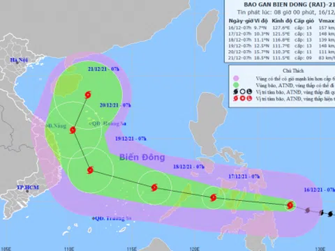 Bão Rai áp sát Biển Đông, 28 tỉnh, thành cấp tốc kêu gọi tàu thuyền vào bờ