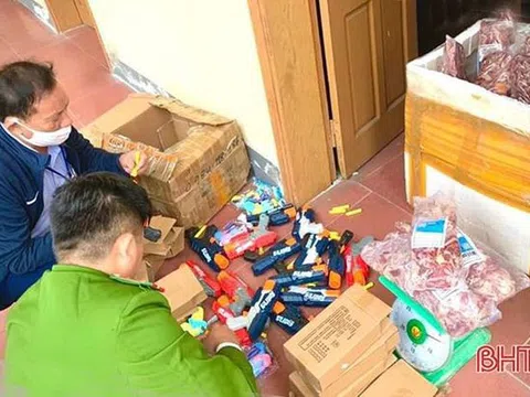 Hà Tĩnh: Tiêu hủy hơn 100 kg thịt và hàng trăm khẩu súng đồ chơi không rõ nguồn gốc