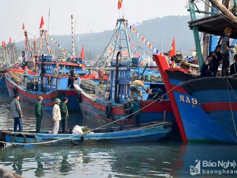 Trên đường tránh bão Rai, 2 thuyền viên Nghệ An mất tích trên biển