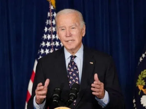 Ông Biden ký luật cấm nhập khẩu từ Tân Cương, Trung Quốc giận dữ đáp trả