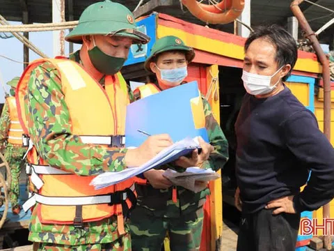 Hà Tĩnh: Bắt quả tang 3 tàu giã cào khai thác trái phép trên vùng biển ở Nghi Xuân