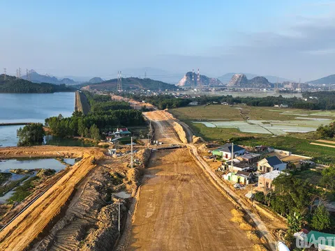 Chùm ảnh: Thi công cao tốc Nghi Sơn - Diễn Châu những ngày giáp Tết