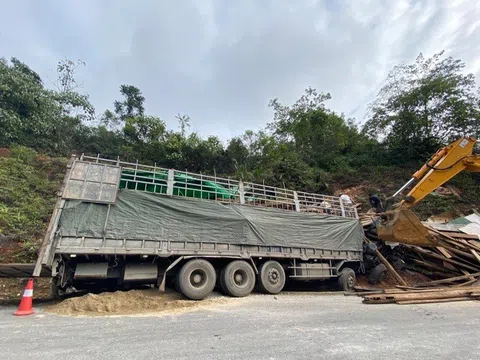 Tai nạn 3 người thương vong: Hai bố con gặp nạn trên đường đi mua nhà sàn