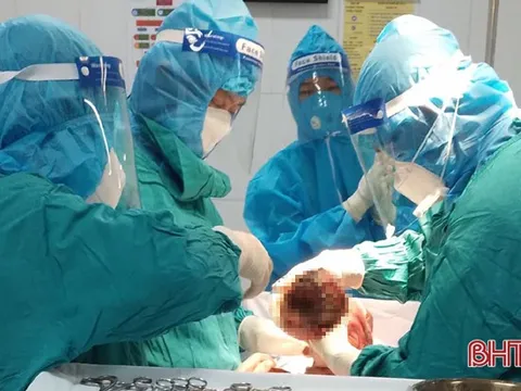 Hà Tĩnh: Phẫu thuật lấy thai thành công cho một sản phụ nhiễm COVID-19
