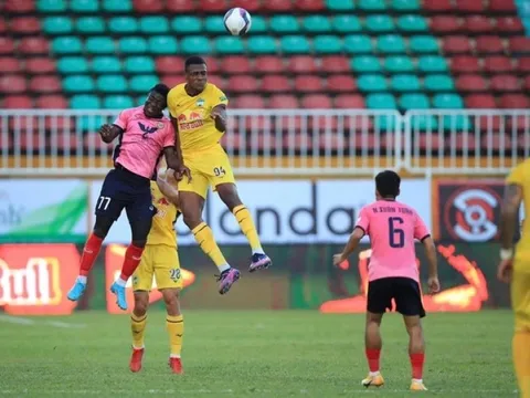 HLV Nghệ An giúp Hà Tĩnh lần đầu không thua trên sân HAGL