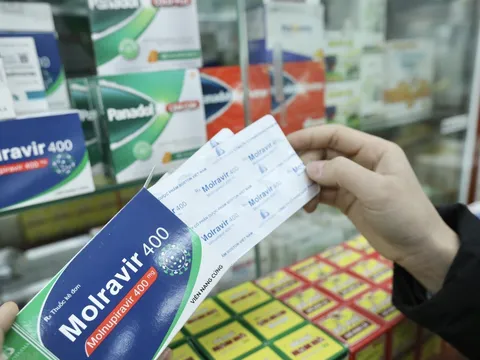 Thủ tướng: Cắt giảm ngay thủ tục hành chính liên quan đến mua thuốc điều trị Covid-19