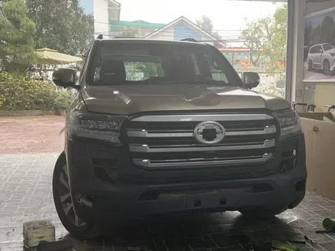 Nghệ An: Chủ xe Toyota Land Cruiser đời cũ chi hàng trăm triệu đồng độ lên đời mới nhất