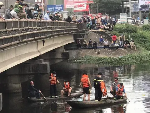 Nghệ An: Thanh niên mất tích nghi đâm trúng thành cầu rơi xuống sông, cả trăm người vào cuộc tìm kiếm