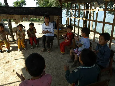 Nghệ An: Lật trang giáo án và nguyện vọng được làm mẹ của cô giáo cắm bản