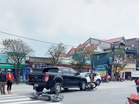 Hà Tĩnh: Tai nạn tại nút giao nơi hệ thống đèn giao thông chưa hoạt động