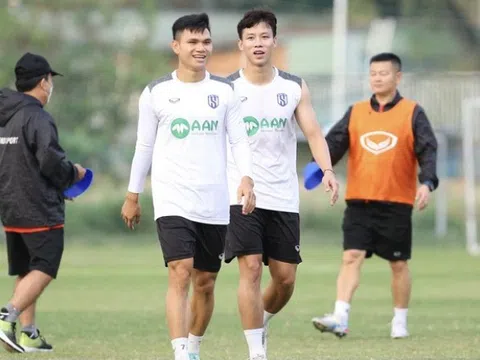 Văn Đức tập riêng, nguy cơ vắng mặt trận gặp Sài Gòn FC