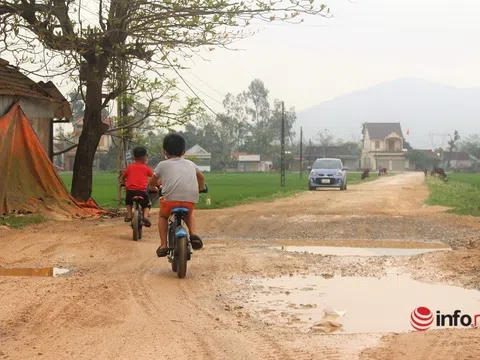 Nghệ An: Đường qua bệnh viện dày đặc "ổ trâu", dự án đã có nhưng chưa thể làm