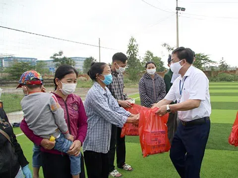 Nghệ An trao quà các hộ dân khó khăn ảnh hưởng dịch COVID-19 ngày Quốc tế Hạnh Phúc