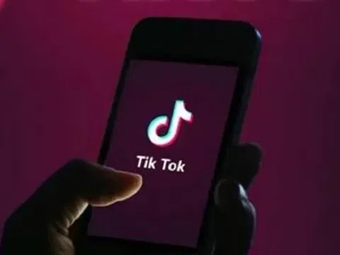 Bé gái lớp 1 nghiện TikTok khiến gia đình phải đưa đi khám... tâm thần