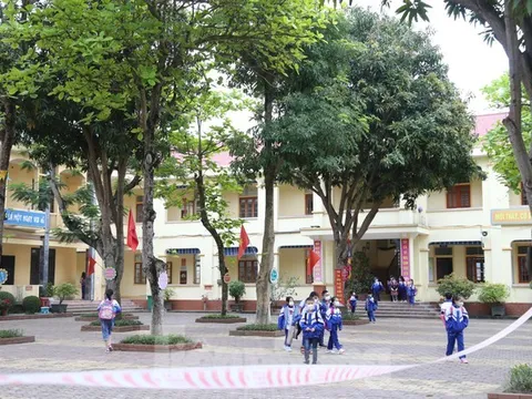 Học sinh Nghệ An háo hức ngày đầu trở lại trường