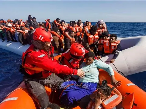 Gần 100 người thiệt mạng do lật thuyền trên biển Địa Trung Hải